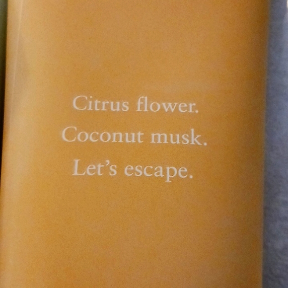 NWOT Victoria's Secret Oasis Blooms and Fresh Jade Fragrance Lotions - Picture 4 of 5